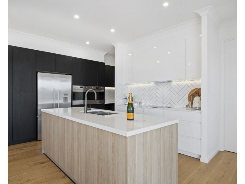 17 Barlee Court, Elanora QLD 4221