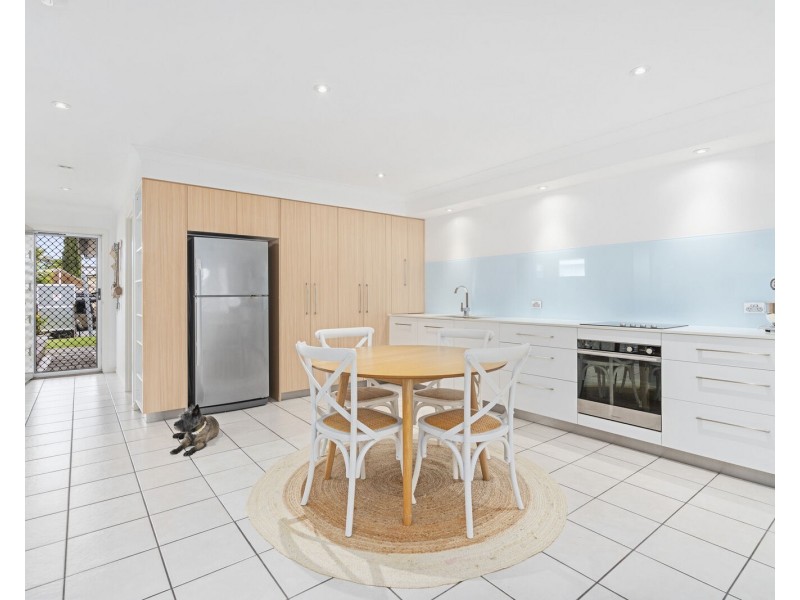 1/5 Parnki Parade, Palm Beach QLD 4221