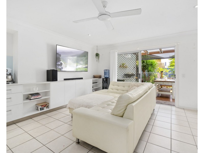 1/5 Parnki Parade, Palm Beach QLD 4221