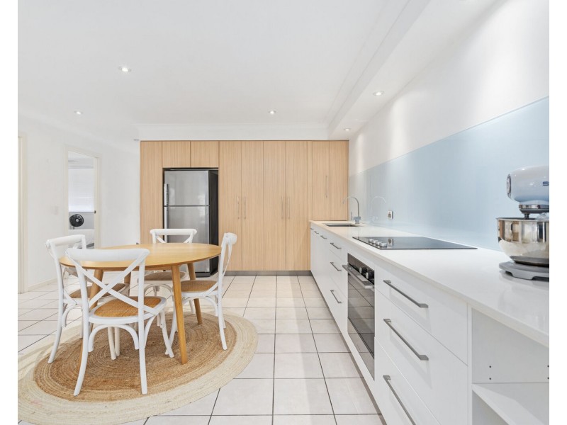 1/5 Parnki Parade, Palm Beach QLD 4221