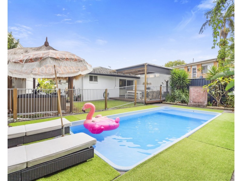1/5 Parnki Parade, Palm Beach QLD 4221