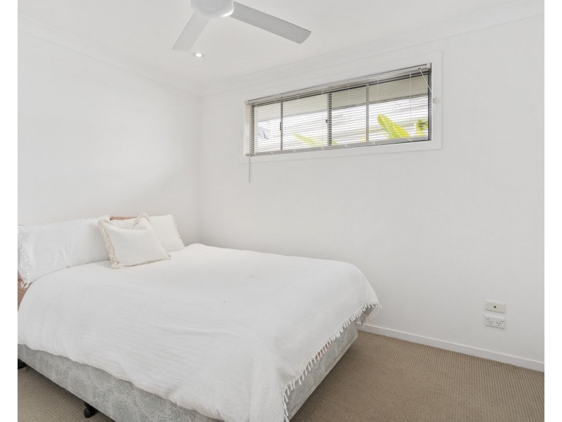 1/5 Parnki Parade, Palm Beach QLD 4221
