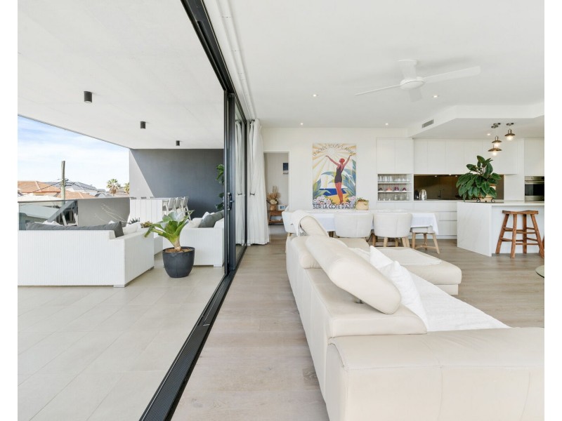 101/88 Jefferson Lane, Palm Beach QLD 4221