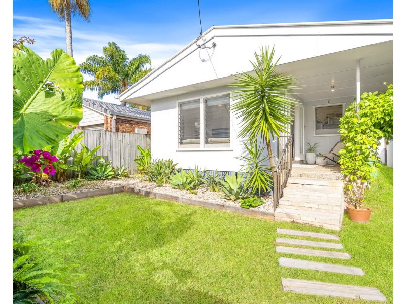 30 First Avenue, Palm Beach QLD 4221