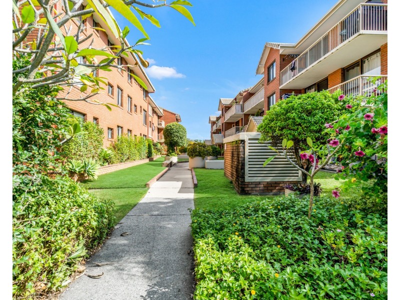 2/1374 Gold Coast Highway, Palm Beach QLD 4221