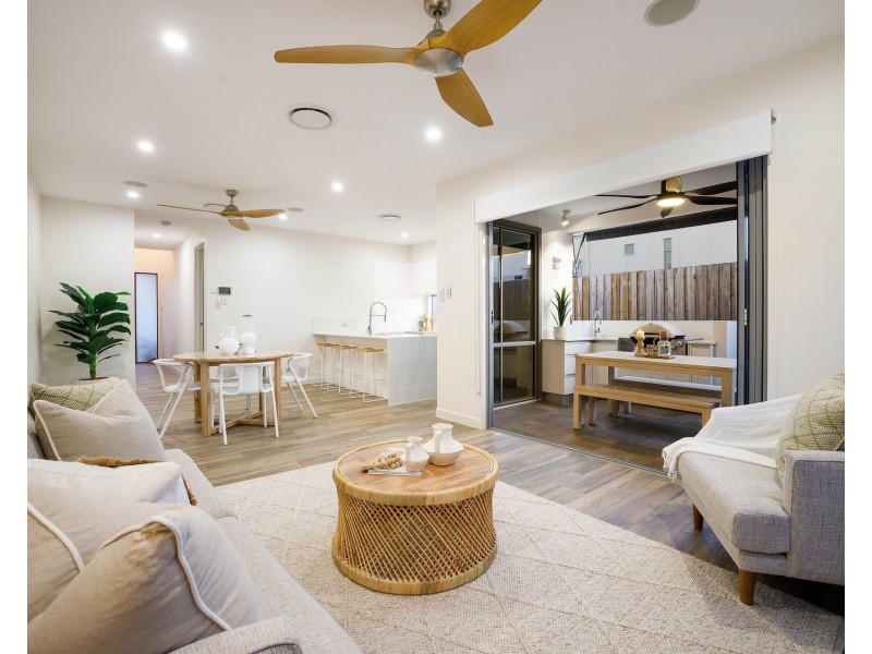 2/3 Second Avenue, Palm Beach QLD 4221