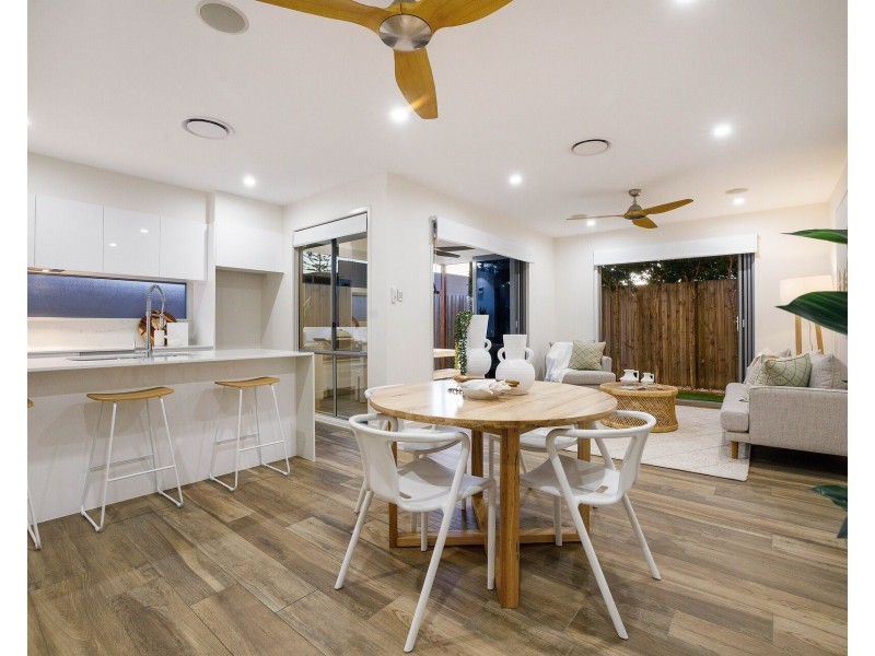 2/3 Second Avenue, Palm Beach QLD 4221