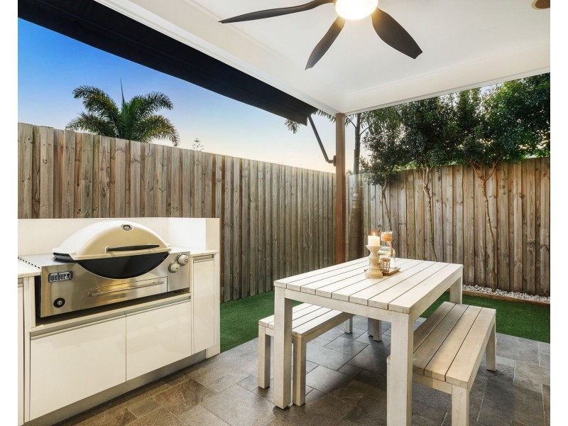 2/3 Second Avenue, Palm Beach QLD 4221