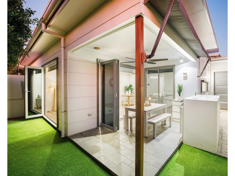 2/3 Second Avenue, Palm Beach QLD 4221