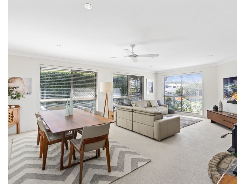 124 Murtha Drive, Elanora QLD 4221