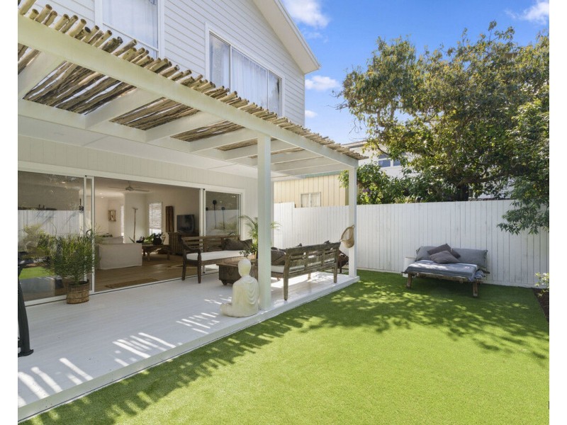2/8 Fourteenth Avenue, Palm Beach QLD 4221