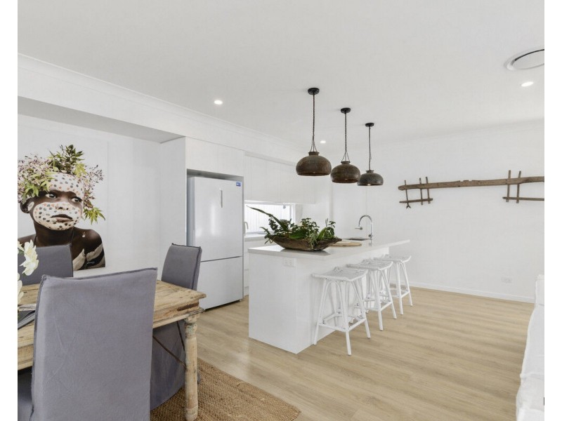 2/8 Fourteenth Avenue, Palm Beach QLD 4221
