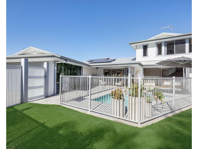 8 Myrtle Court, Palm Beach QLD 4221