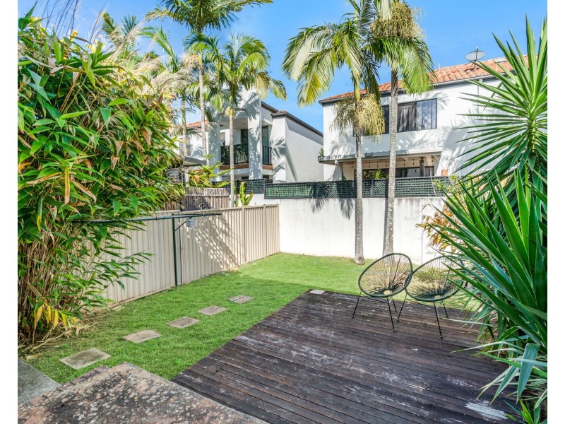 24/2 Karbunya Street, Mermaid Waters QLD 4218