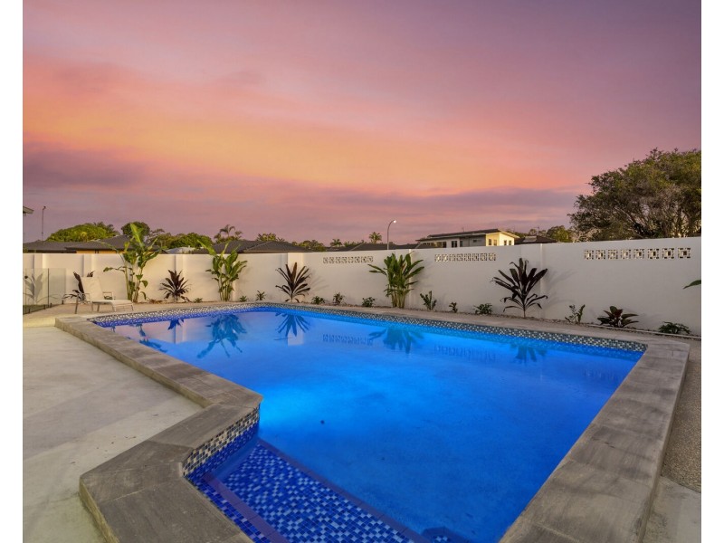 1 Kurrajong Court, Palm Beach QLD 4221