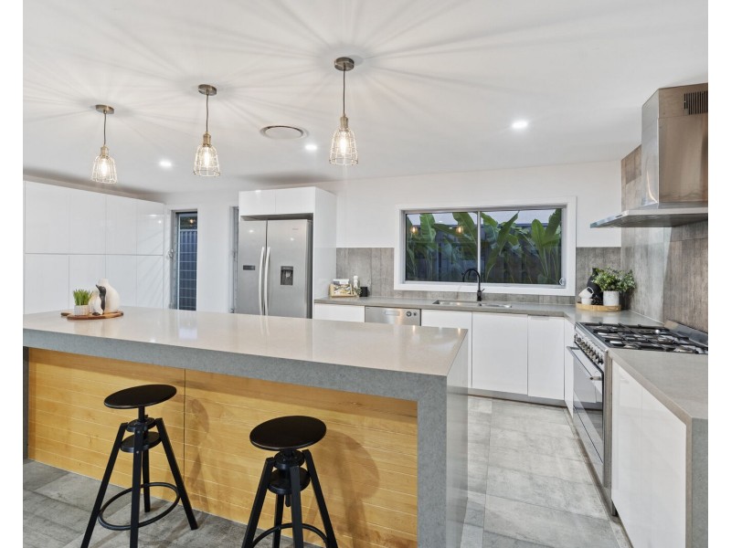 1 Kurrajong Court, Palm Beach QLD 4221