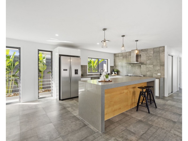 1 Kurrajong Court, Palm Beach QLD 4221