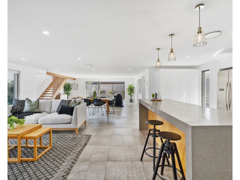 1 Kurrajong Court, Palm Beach QLD 4221