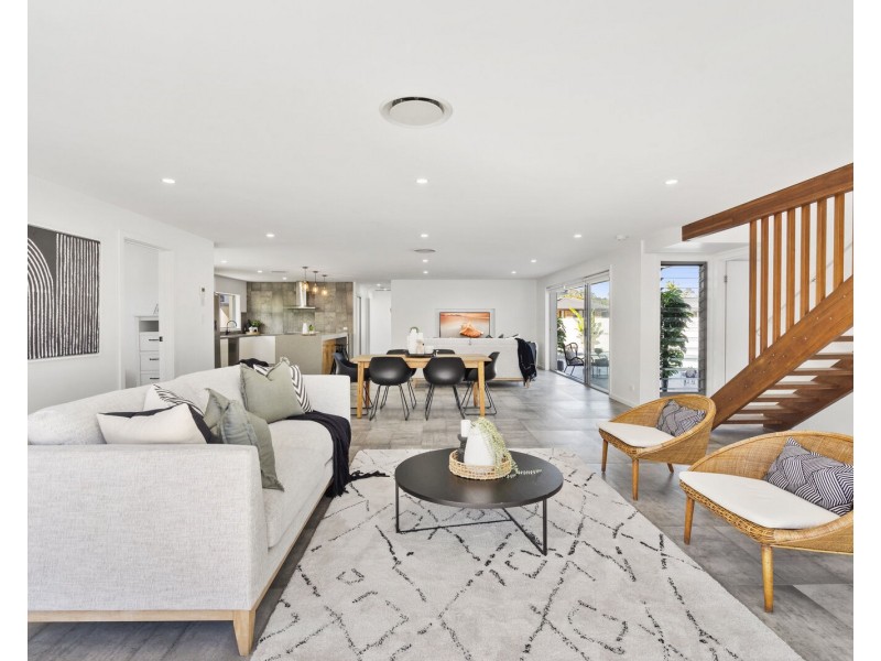 1 Kurrajong Court, Palm Beach QLD 4221