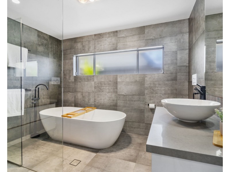 1 Kurrajong Court, Palm Beach QLD 4221