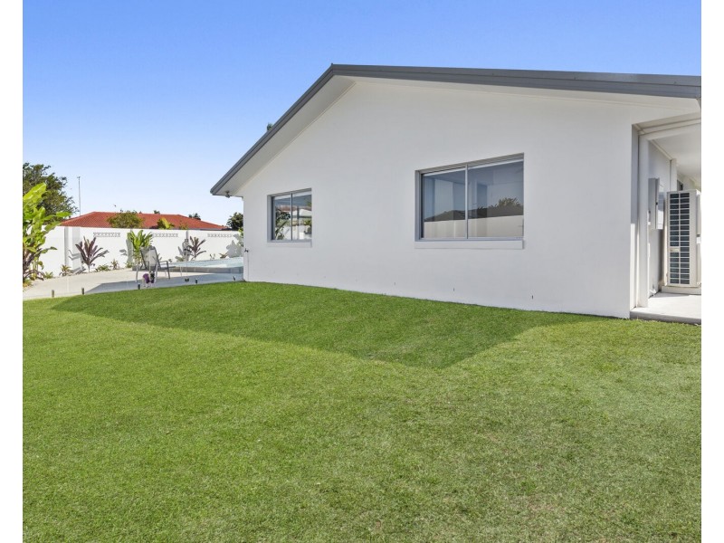 1 Kurrajong Court, Palm Beach QLD 4221