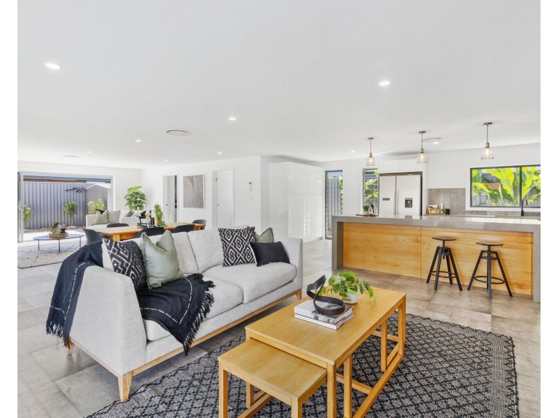 1 Kurrajong Court, Palm Beach QLD 4221