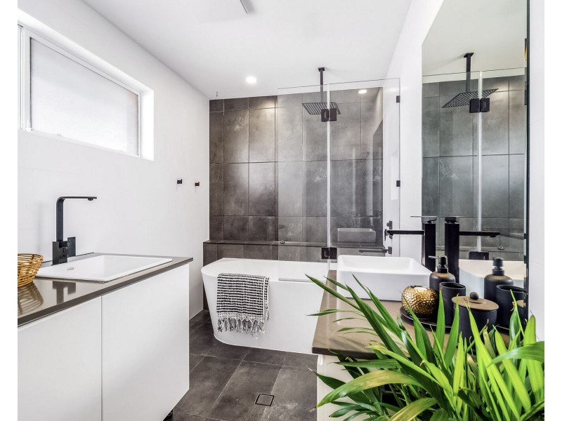 4/75 Jefferson Lane, Palm Beach QLD 4221