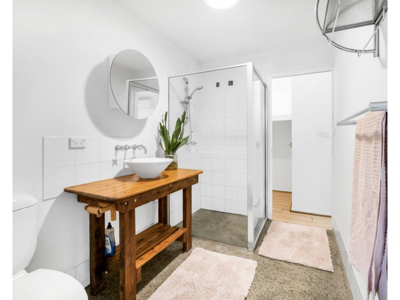 207 Simpsons Road, Elanora QLD 4221