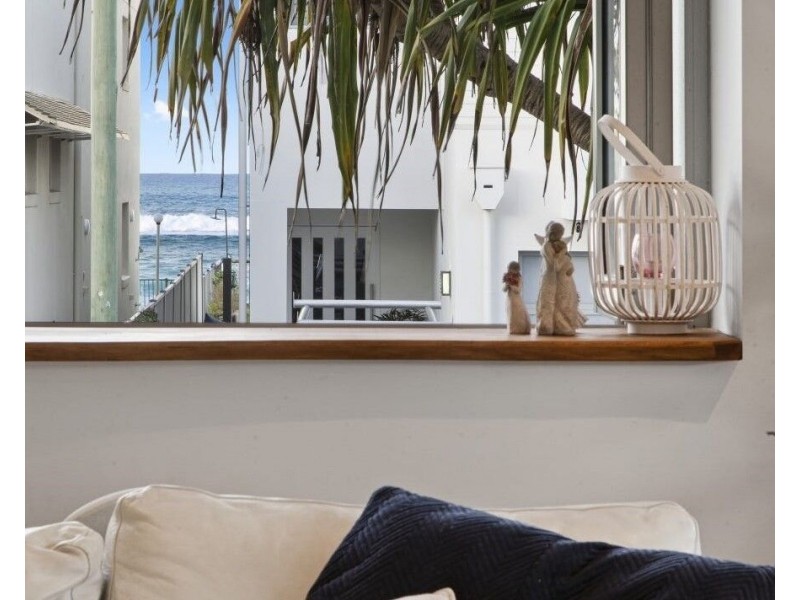 2/160 Jefferson Lane, Palm Beach QLD 4221