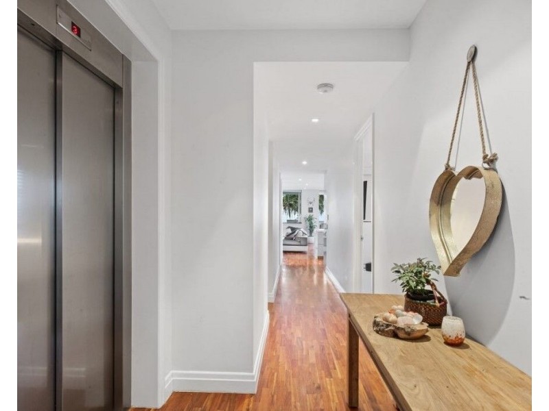 2/160 Jefferson Lane, Palm Beach QLD 4221