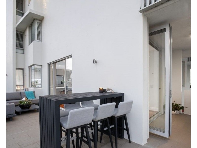 2/160 Jefferson Lane, Palm Beach QLD 4221