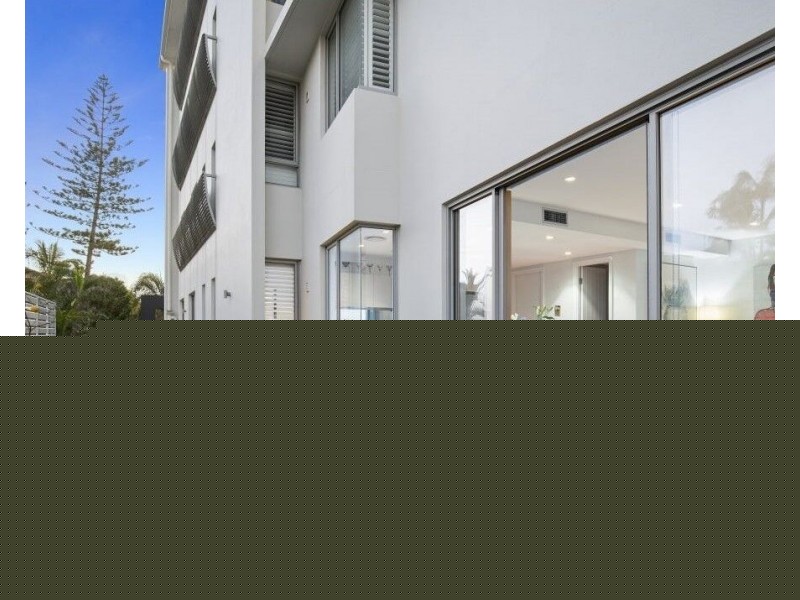 2/160 Jefferson Lane, Palm Beach QLD 4221