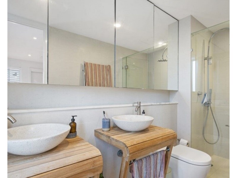 2/160 Jefferson Lane, Palm Beach QLD 4221