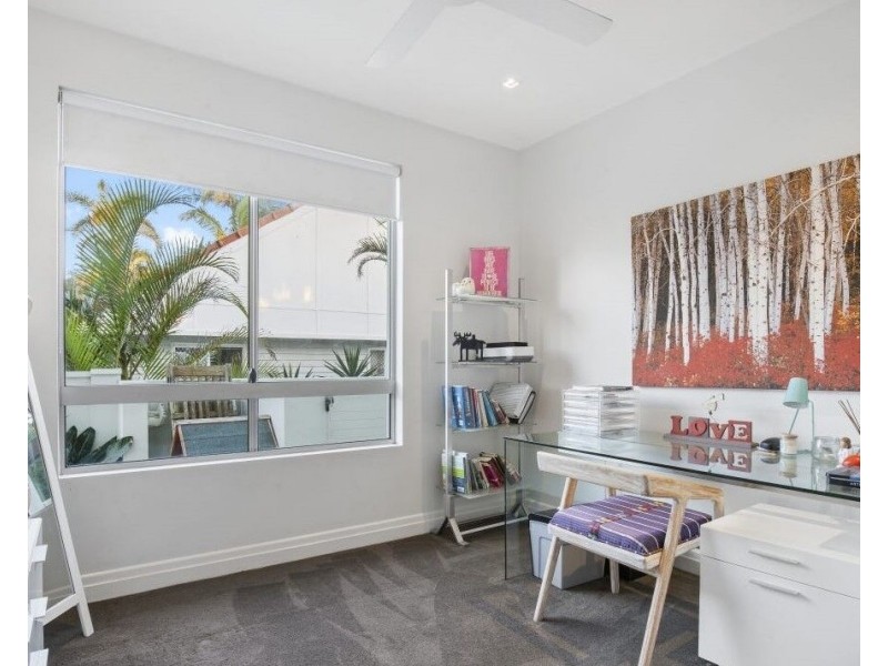 2/160 Jefferson Lane, Palm Beach QLD 4221