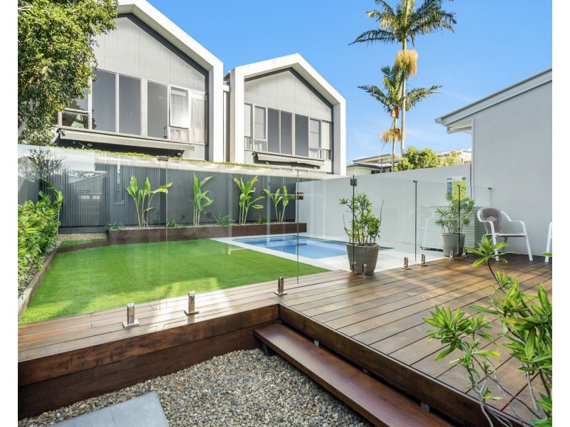 22B Walker Avenue, Palm Beach QLD 4221