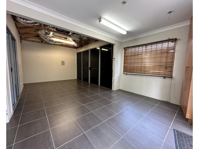 1/4 Flagstone Drive, Burleigh Heads QLD 4220