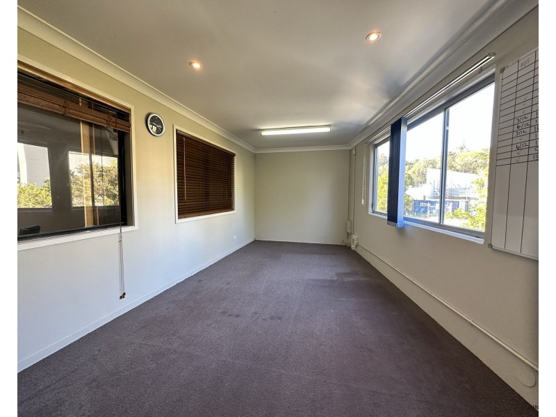 1/4 Flagstone Drive, Burleigh Heads QLD 4220