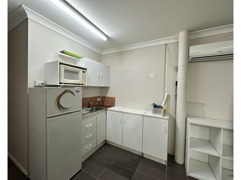 1/4 Flagstone Drive, Burleigh Heads QLD 4220