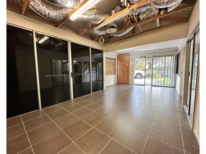1/4 Flagstone Drive, Burleigh Heads QLD 4220