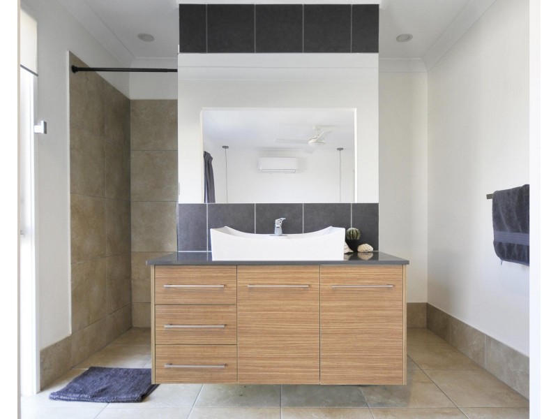 9 Barlee Court, Elanora QLD 4221