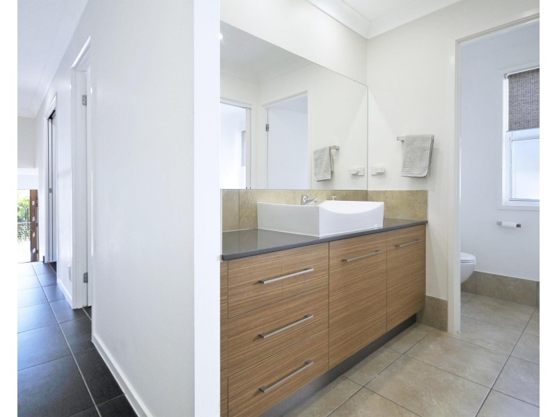 9 Barlee Court, Elanora QLD 4221