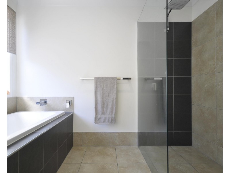 9 Barlee Court, Elanora QLD 4221