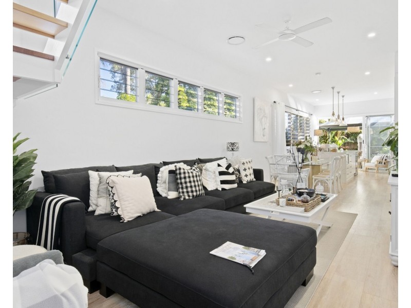 2/31 Twenty Fourth Avenue, Palm Beach QLD 4221