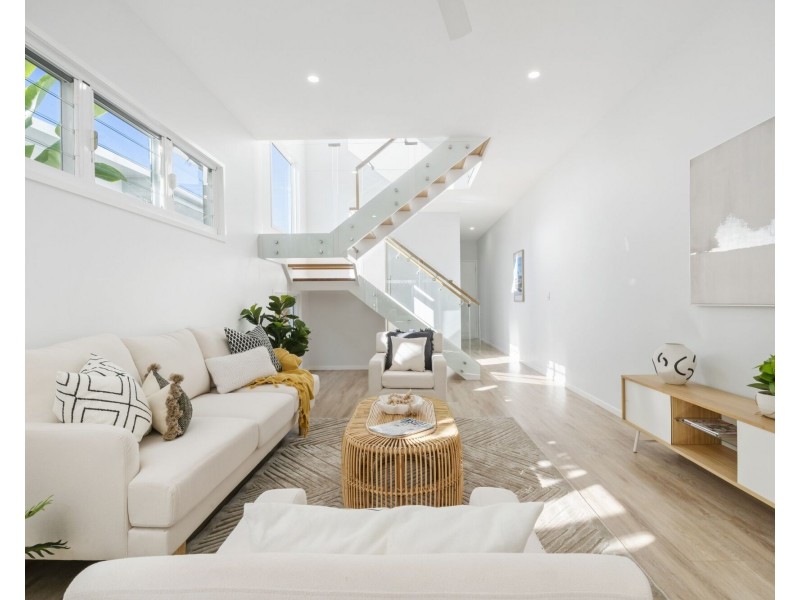 2/31 Twenty Fourth Avenue, Palm Beach QLD 4221