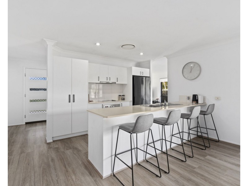 24 Whitely Circuit, Maudsland QLD 4210