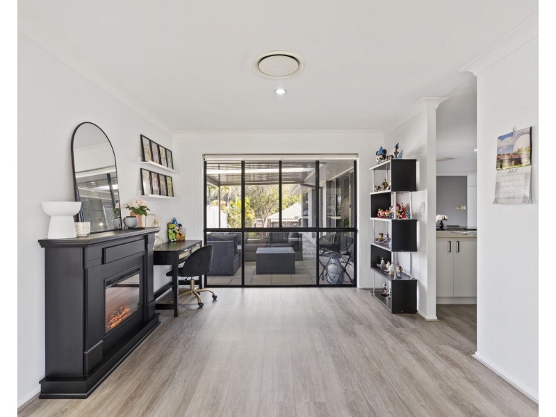 24 Whitely Circuit, Maudsland QLD 4210