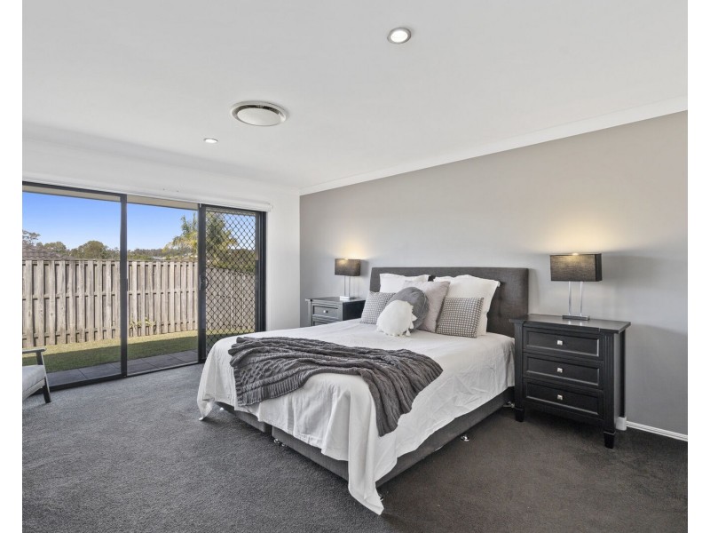 24 Whitely Circuit, Maudsland QLD 4210