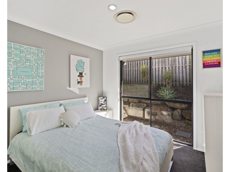 24 Whitely Circuit, Maudsland QLD 4210