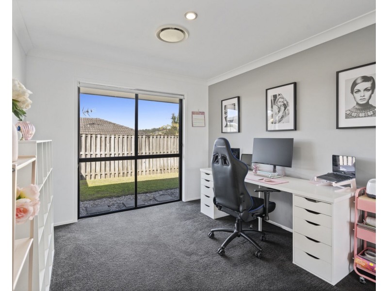 24 Whitely Circuit, Maudsland QLD 4210