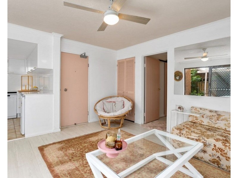 1/18 Murlong Crescent, Palm Beach QLD 4221